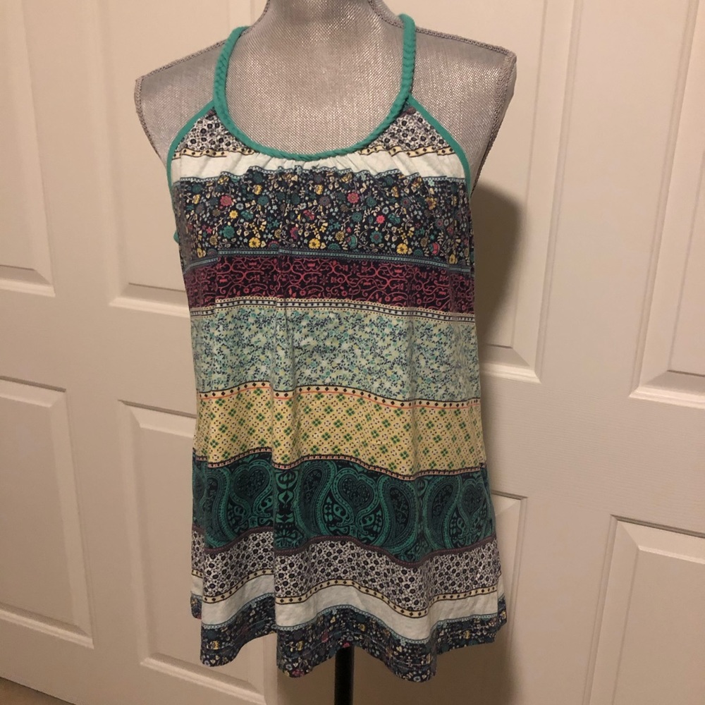 SLEEVELESS TANK